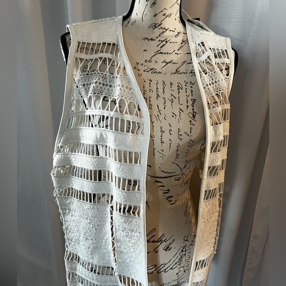 Sleeveless Cardigan Vest, Dolcecabo knit style. - Picture 9 of 9